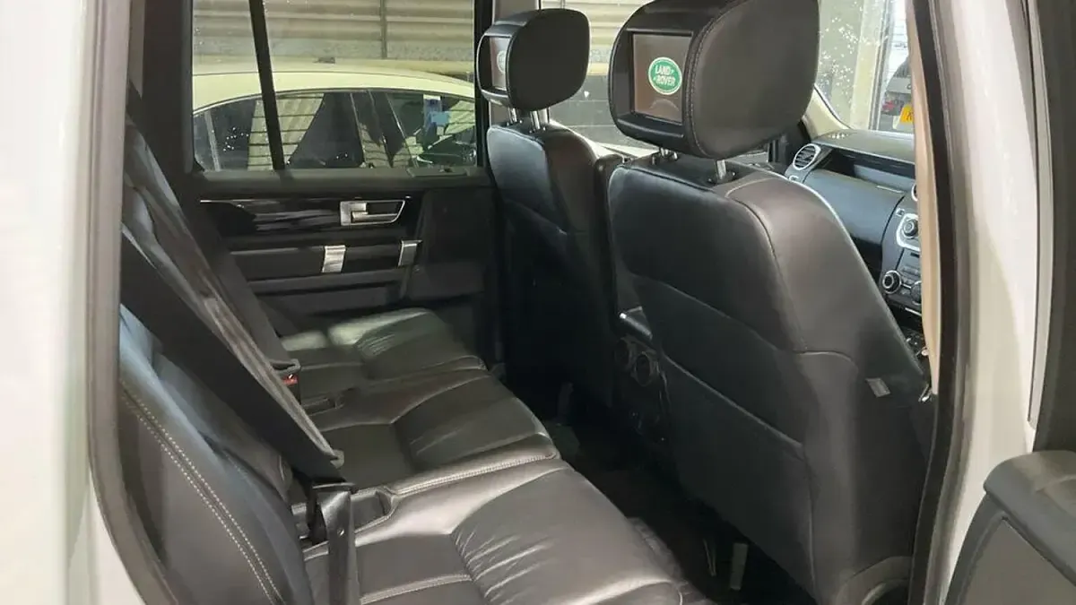 Used Land Rover Discovery 4 Landmark 256 HP (188 kW) 2016 White SUV