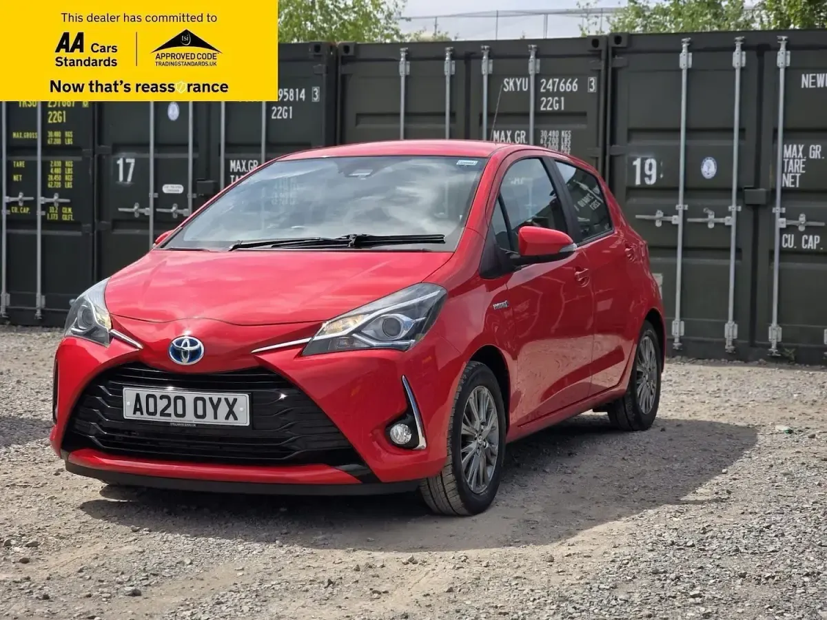 Used Toyota Yaris 100 HP (73 kW) 2020 Red Hatchback