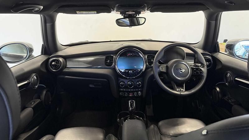 Usado Mini Cooper Exclusive 134 HP (98 kW) 2024 Preto Citadino