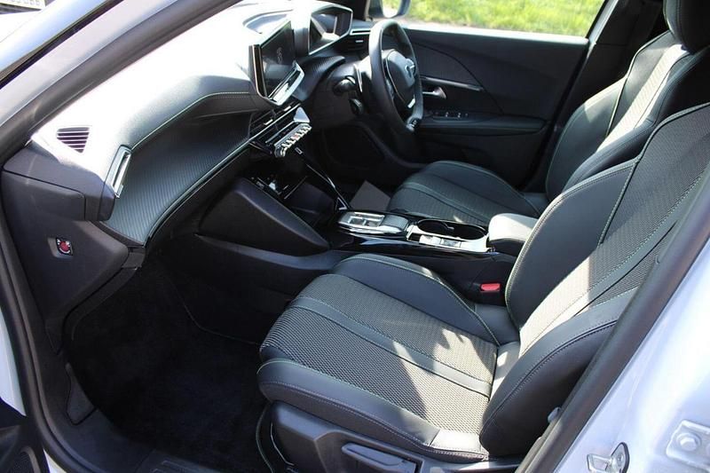 Used Peugeot 2008 GT 134 HP (98 kW) 2025 White SUV