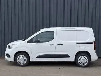 Second-hand Vauxhall Combo Sportive 100 CP (73 kW) 2022 Alb Monovolum