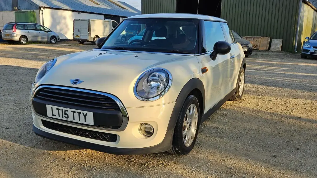 Używany Mini ONE Hatch 102 KM (75 kW) 2015 Biały Hatchback