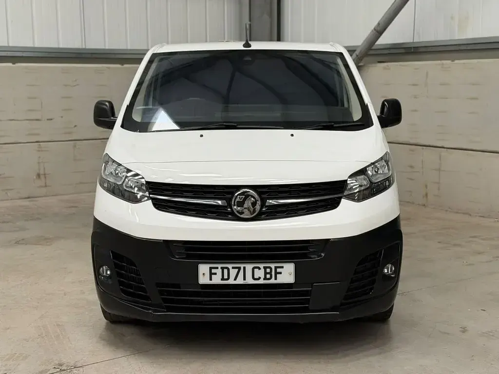 Used Vauxhall Vivaro 145 HP (106 kW) 2021 White MPV