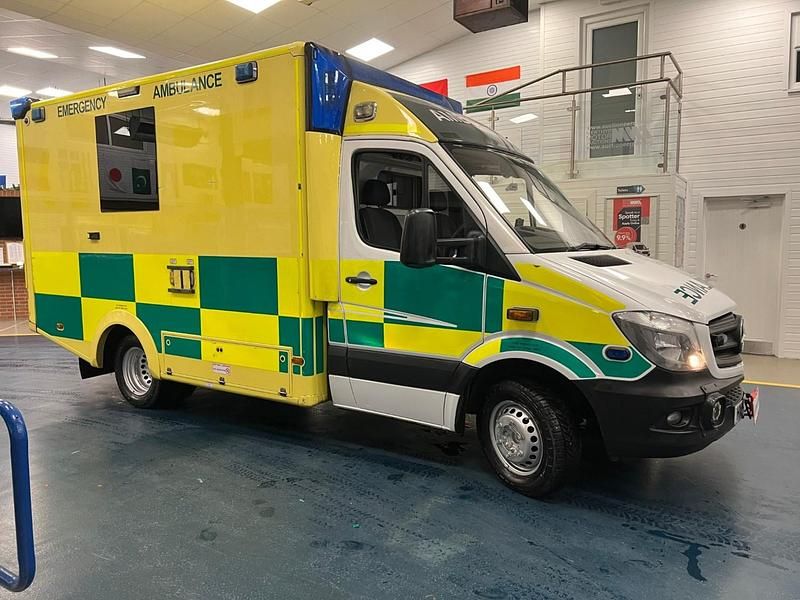 Used Mercedes Sprinter 190 HP (139 kW) 2015 White Van