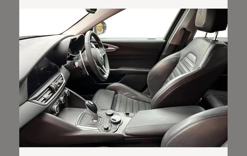 Used Alfa Romeo Giulia Veloce 280 HP (205 kW) 2019 White Sedan