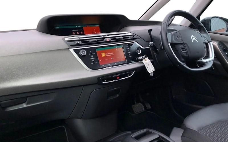 Używany Citroën C4 SpaceTourer Shine 131 KM (96 kW) 2021 Biały Minivan
