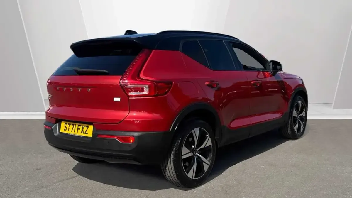 Used Volvo XC40 R-Design 208 HP (152 kW) 2021 Red SUV