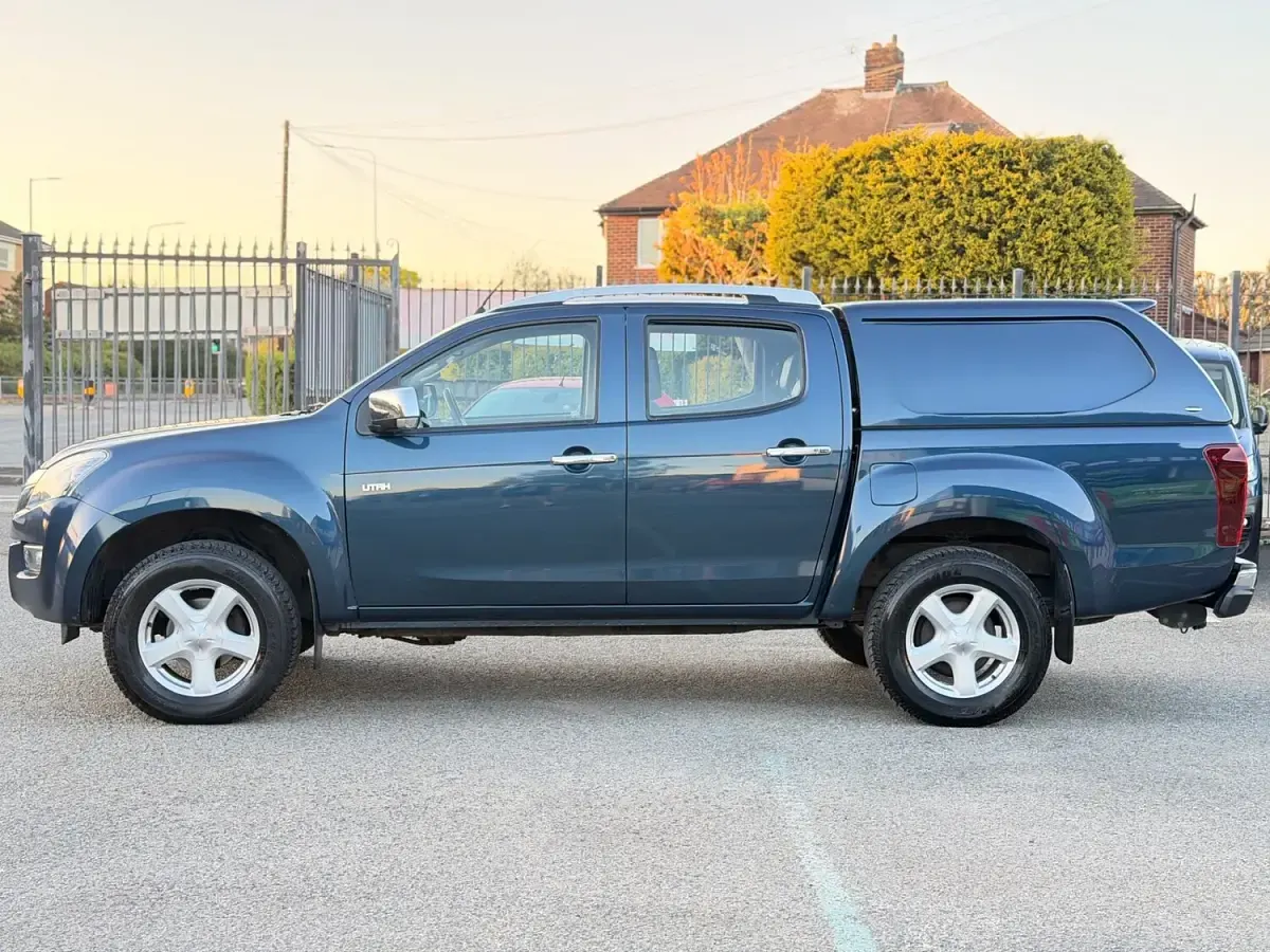 Used Isuzu D-Max 2015 Blue Pickup