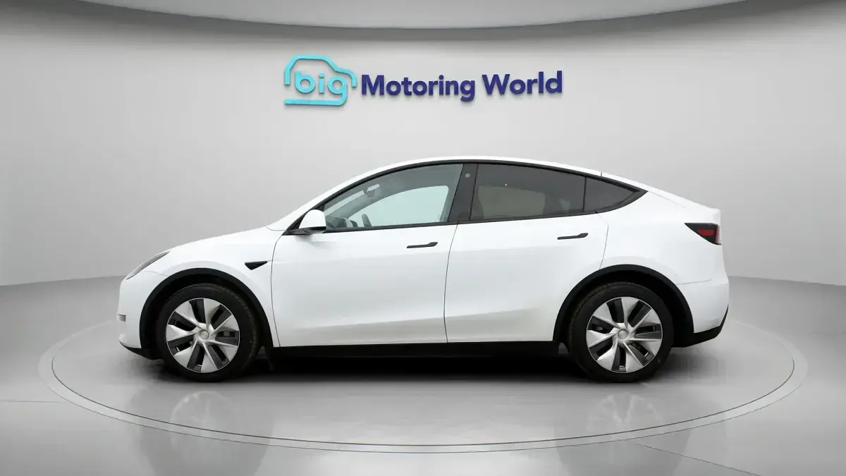 Used Tesla Model Y Long Range AWD 378 kW (514 HP) 2022 White SUV