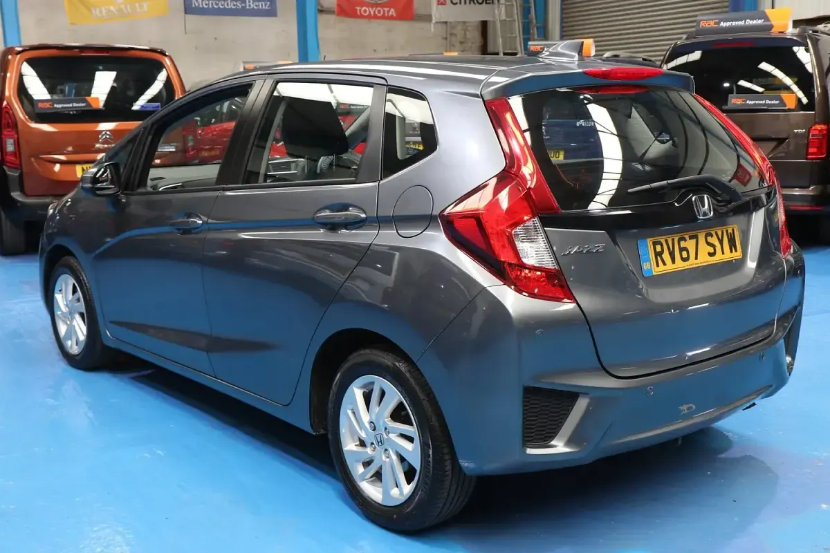 Used Honda Jazz SE 102 HP (75 kW) 2017 Grey Hatchback