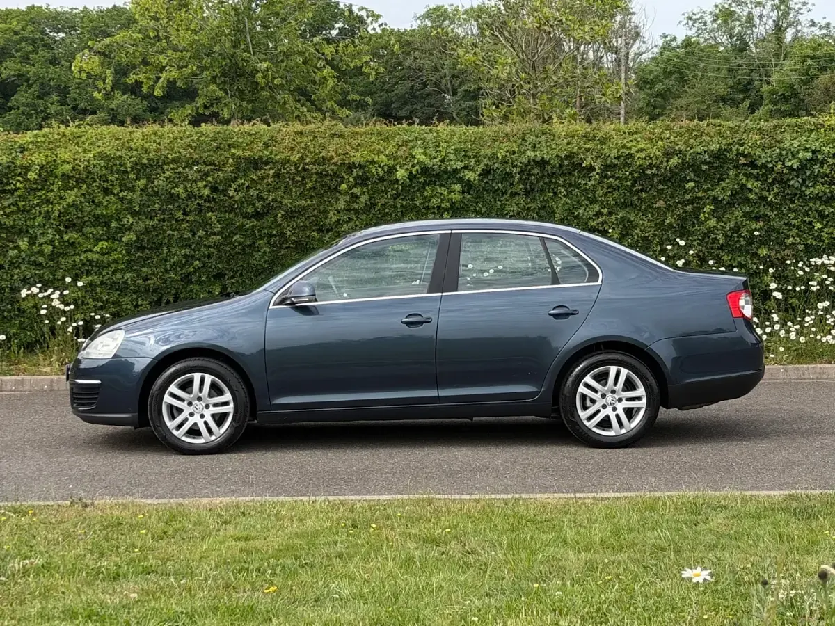Used VW Jetta SE 105 HP (77 kW) 2009 Blue Sedan