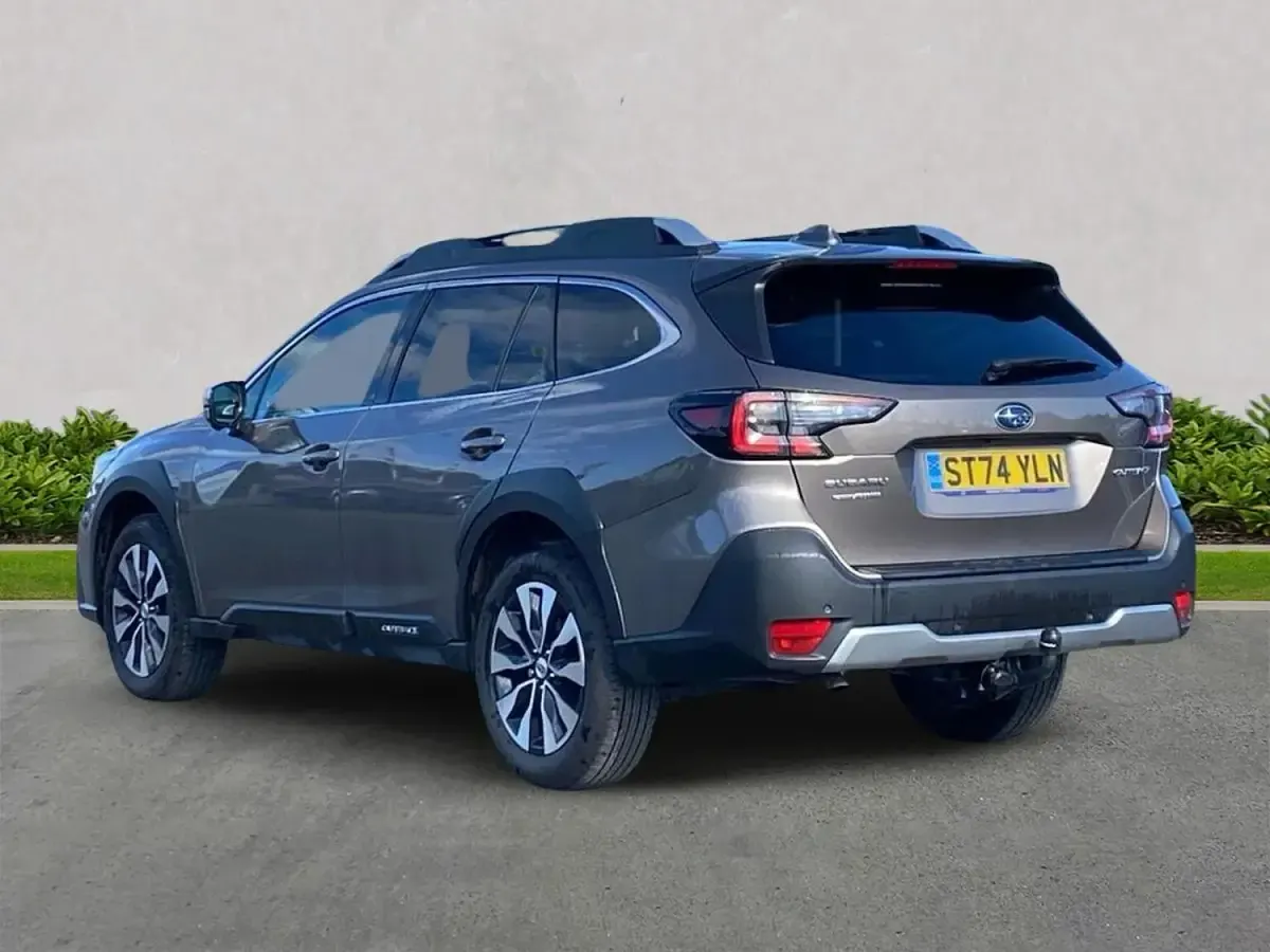 Używany Subaru Outback 169 KM (124 kW) 2025 Złoty Kombi