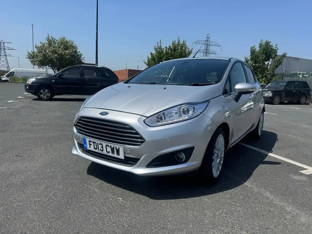 Gebraucht Ford Fiesta Titanium 2013 Silber Kleinwagen