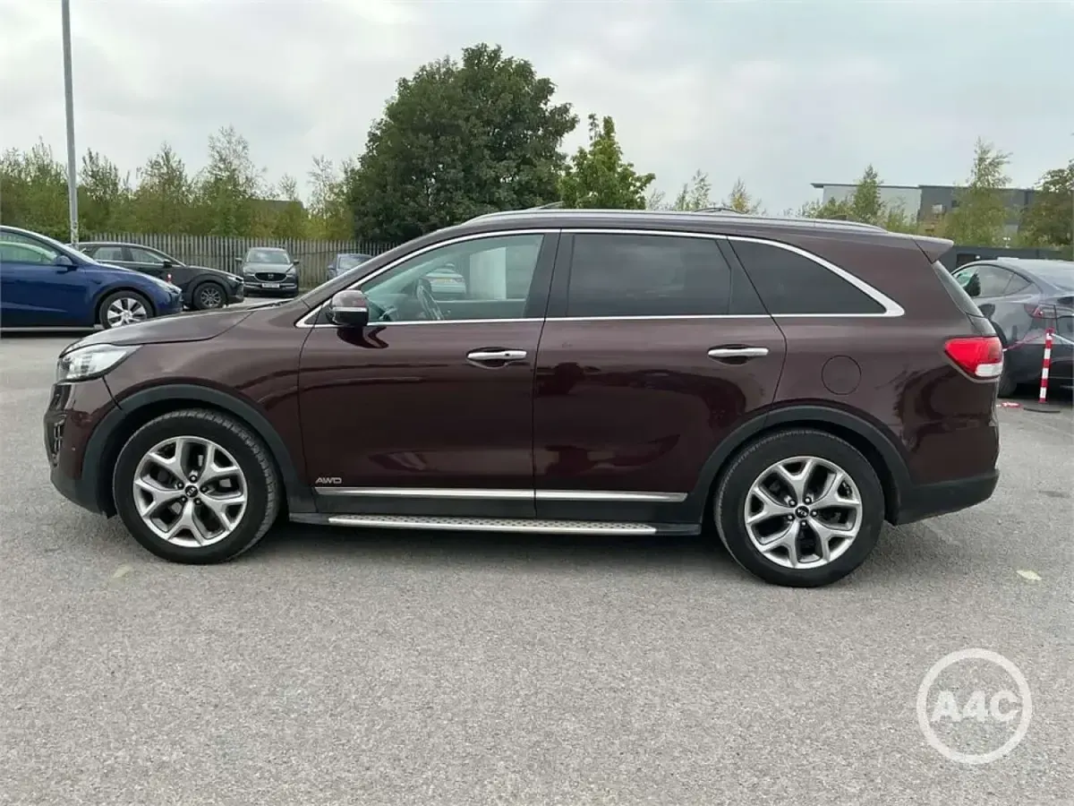 Used Kia Sorento 200 HP (147 kW) 2017 Red SUV