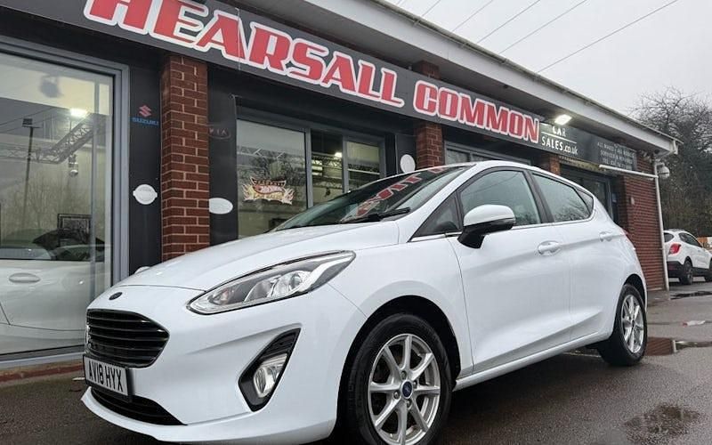 Used Ford Fiesta Zetec 101 HP (74 kW) 2018 White Hatchback