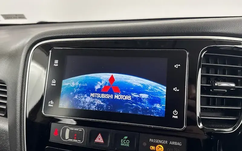 Used Mitsubishi Outlander P-HEV 203 HP (149 kW) 2018 Red SUV