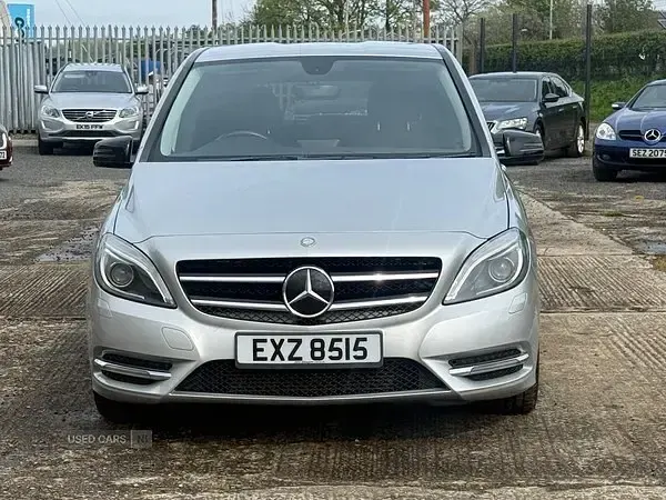 Begagnad Mercedes B180 2013 Silver Minibuss