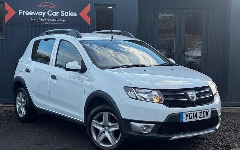 Used 2016 Dacia Sandero Lauréate Hatchback | £3,250 (Good price) - Image 1/3