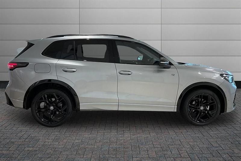 New VW Tiguan R-line 150 HP (110 kW) 2025 Oyster silver SUV
