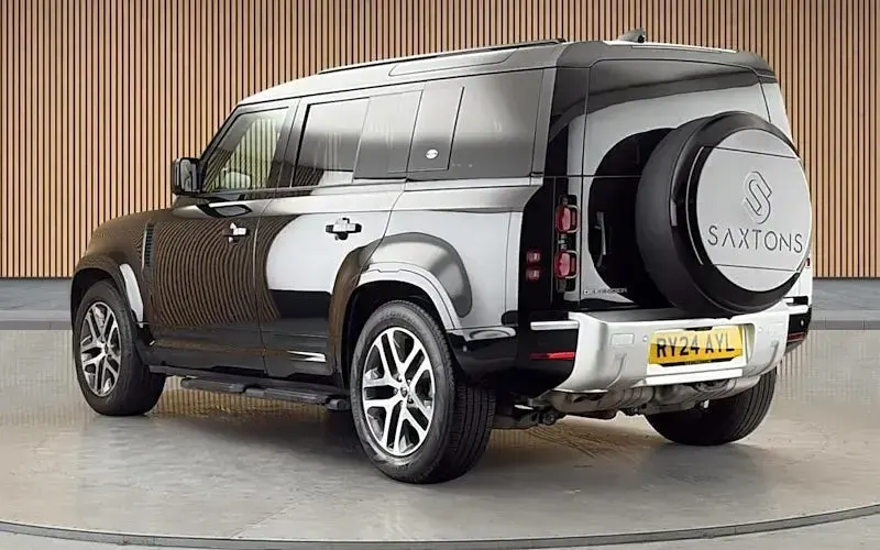 Used Land Rover Defender S 250 HP (183 kW) 2023 Santorini black SUV