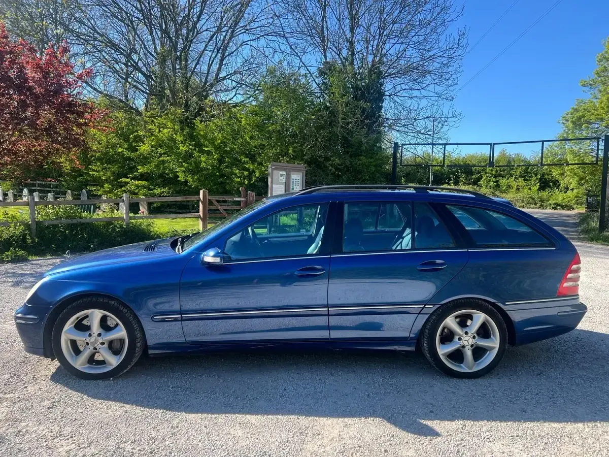 Used Mercedes C320 Avantgarde 2007 Blue Estate