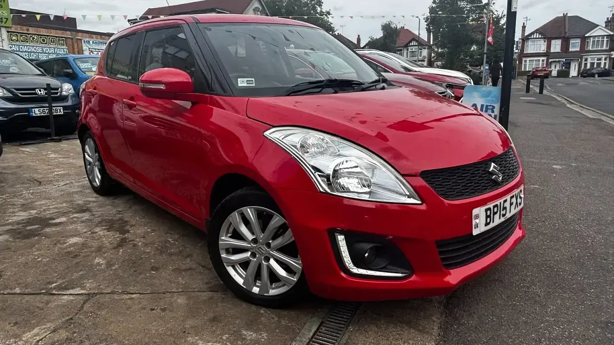 Used Suzuki Swift SZ4 94 HP (69 kW) 2015 Red Hatchback