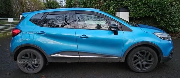 Used Renault Captur Dynamique 88 HP (64 kW) 2016 Blue SUV