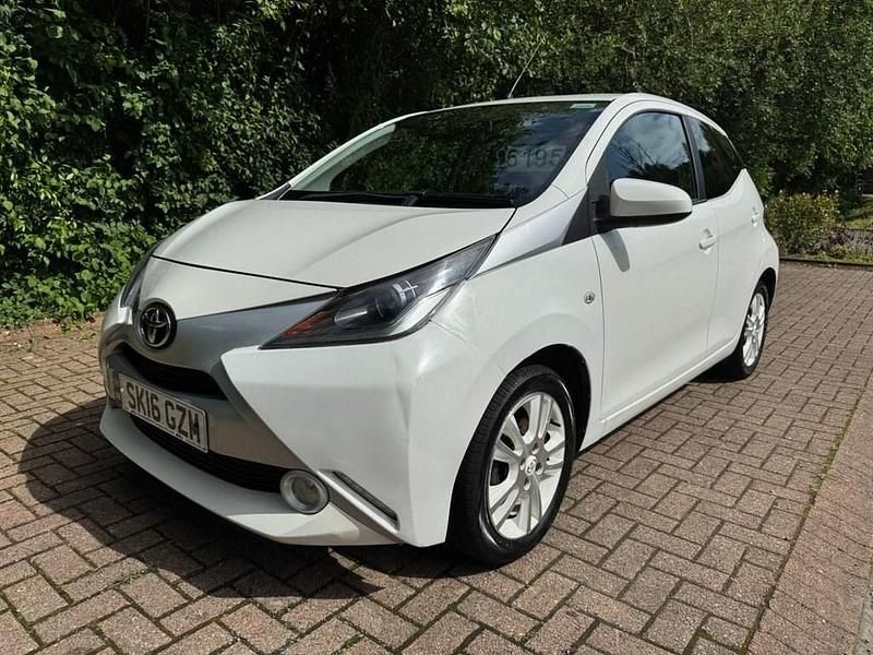 White Used 2016 Toyota Aygo X-pure Hatchback | £5,195 (Fair price) - Image 1/4
