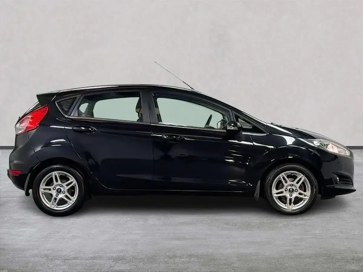 Used Ford Fiesta Zetec 82 HP (60 kW) 2013 Black Hatchback