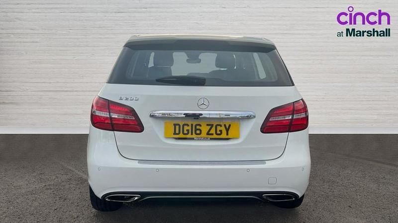 Used Mercedes B200 Premium 156 HP (114 kW) 2016 White MPV