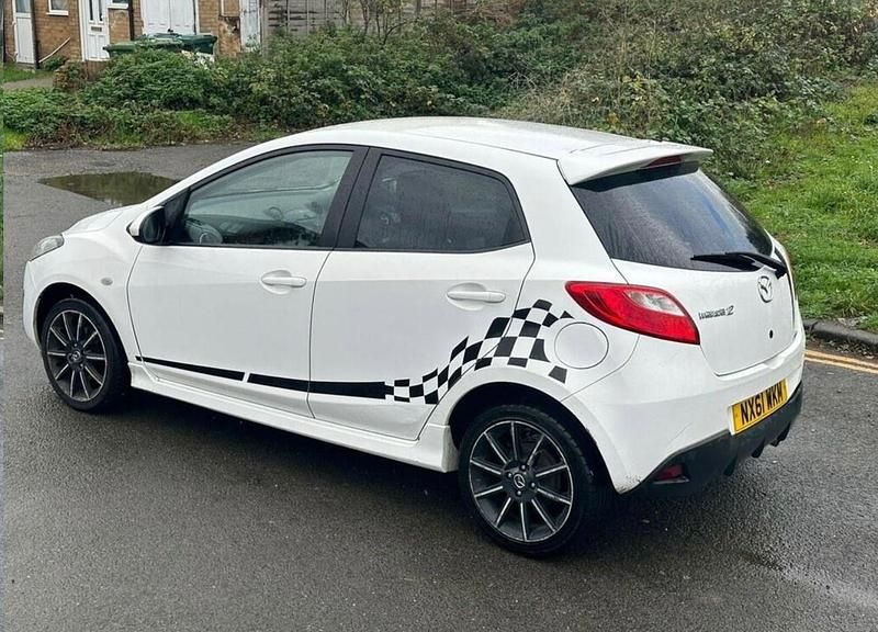 Used Mazda 2 2011 White Hatchback