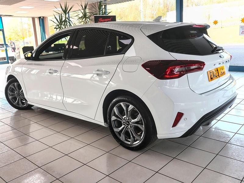 Used Ford Focus ST-Line 125 HP (91 kW) 2023 White Hatchback