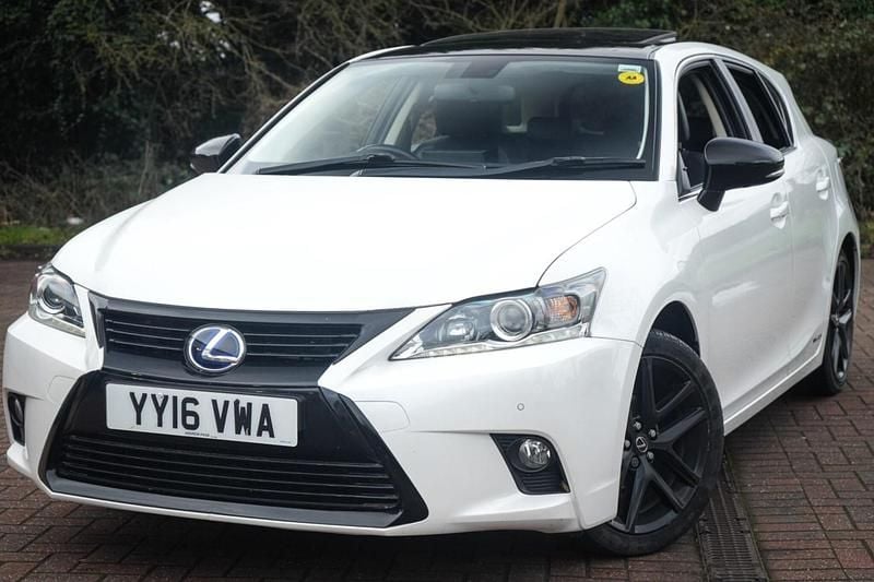 Used Lexus CT200h Sport Line 136 HP (100 kW) 2016 White/black Hatchback