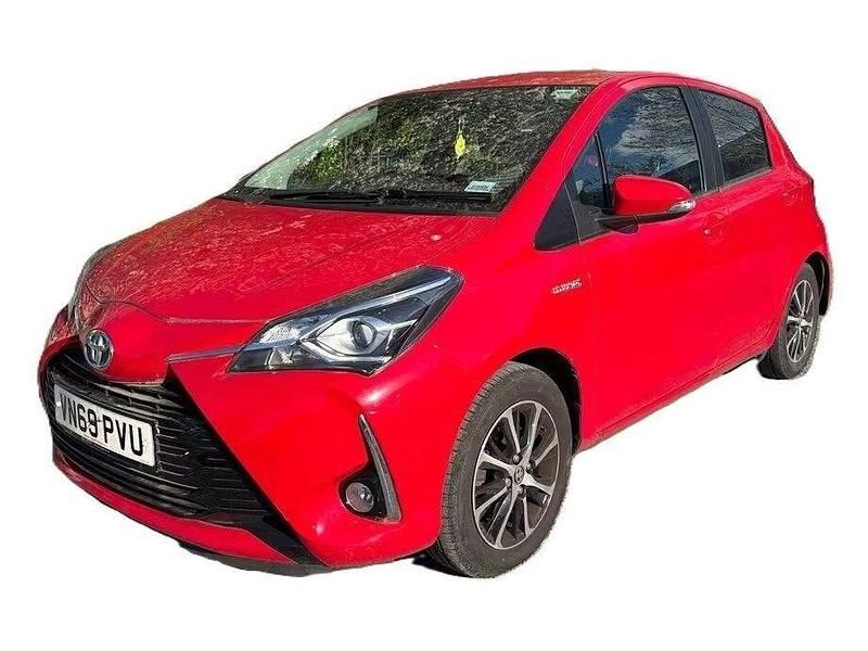 Used Toyota Yaris Hybrid 100 HP (73 kW) 2019 Red Hatchback