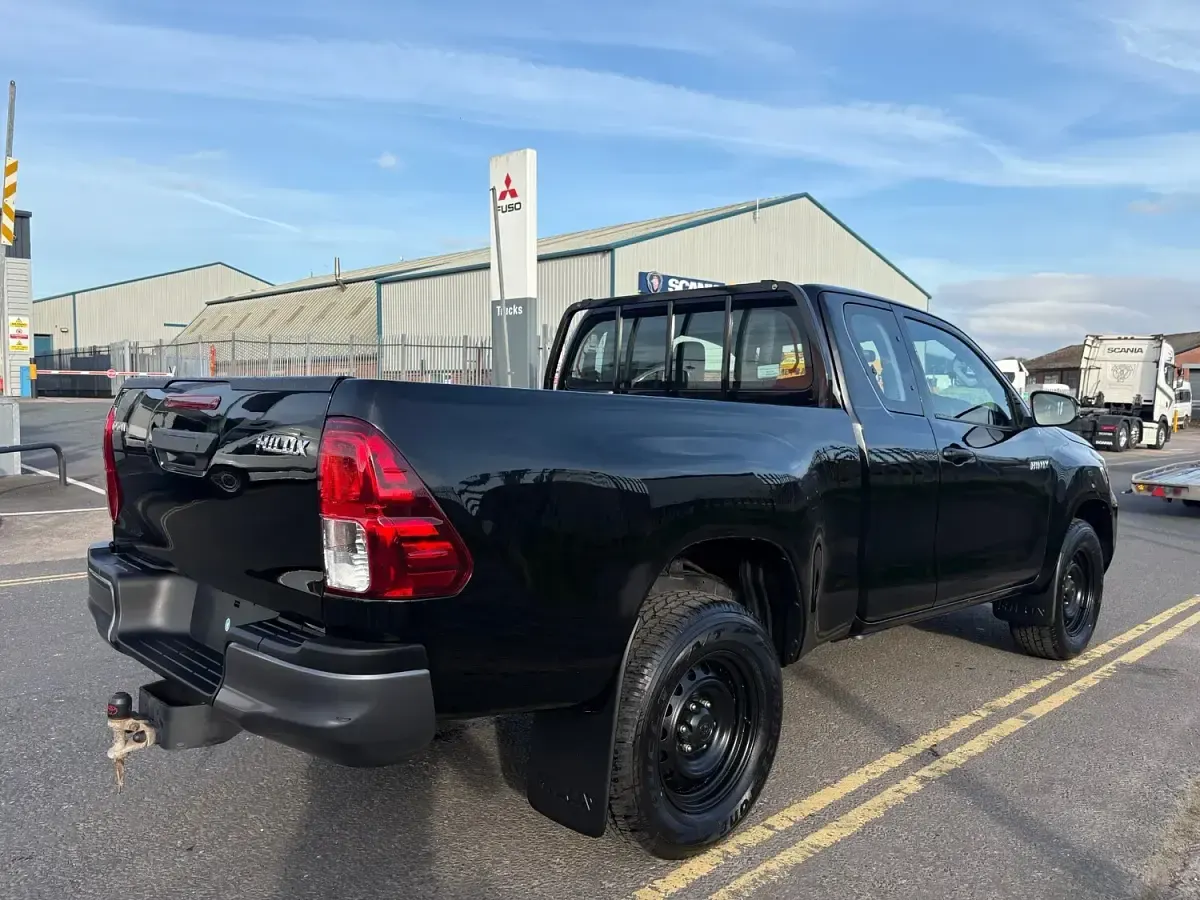 Usado Toyota HiLux Active 150 CV (110 kW) 2021 Negro Pickup/Camioneta