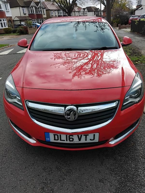 Used Vauxhall Insignia Design Edition 140 HP (102 kW) 2016 Red Hatchback