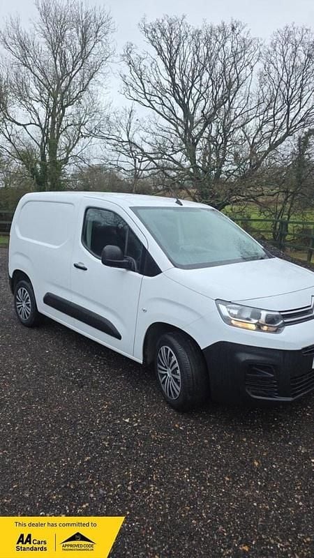 White Used 2023 Citroën Berlingo MPV | £7,950 (Super price) - Image 1/4