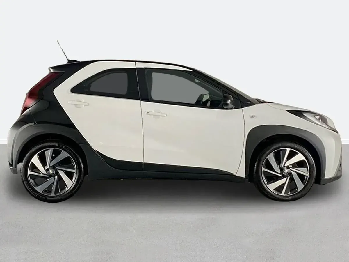 Used Toyota Aygo X 2023 White SUV