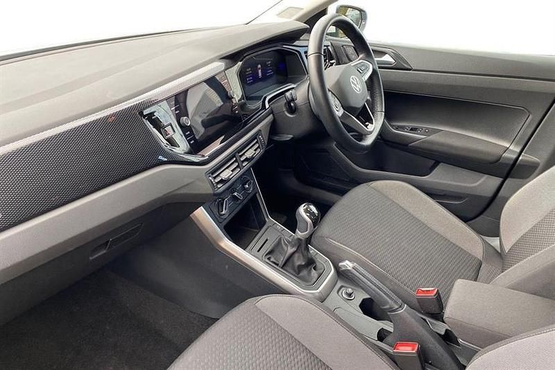 Used VW Polo Life 95 HP (69 kW) 2023 Pure white Hatchback