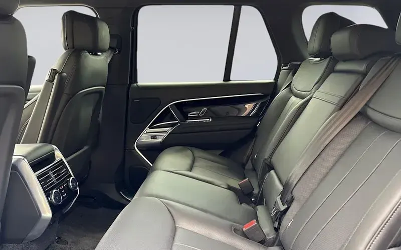 Used Land Rover Range Rover 300 HP (220 kW) 2026 Black SUV