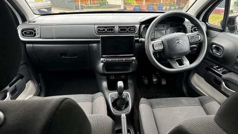 Used Citroën C3 PureTech 82 HP (60 kW) 2022 White Hatchback