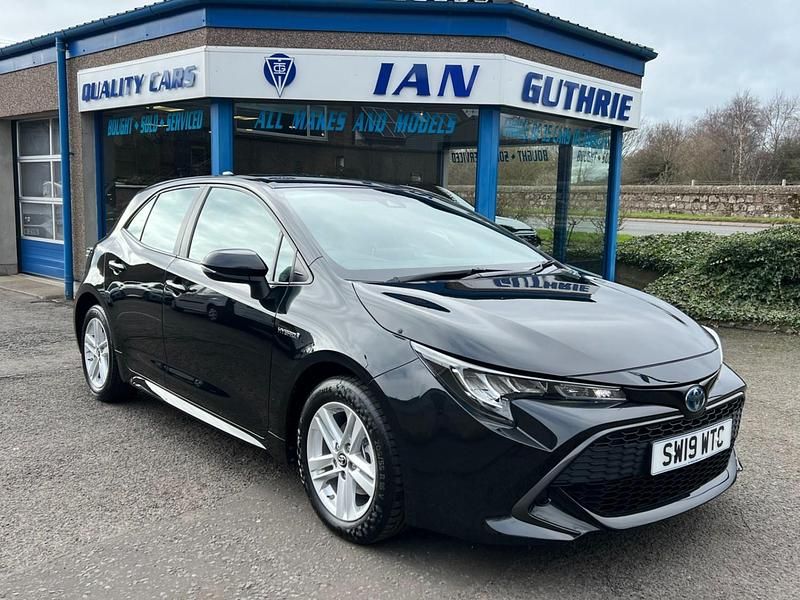 Used Toyota Corolla 122 HP (89 kW) 2019 Black metallic Hatchback