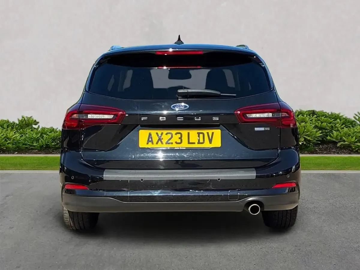 Używany Ford Focus Titanium X 2023 Czarny Kombi