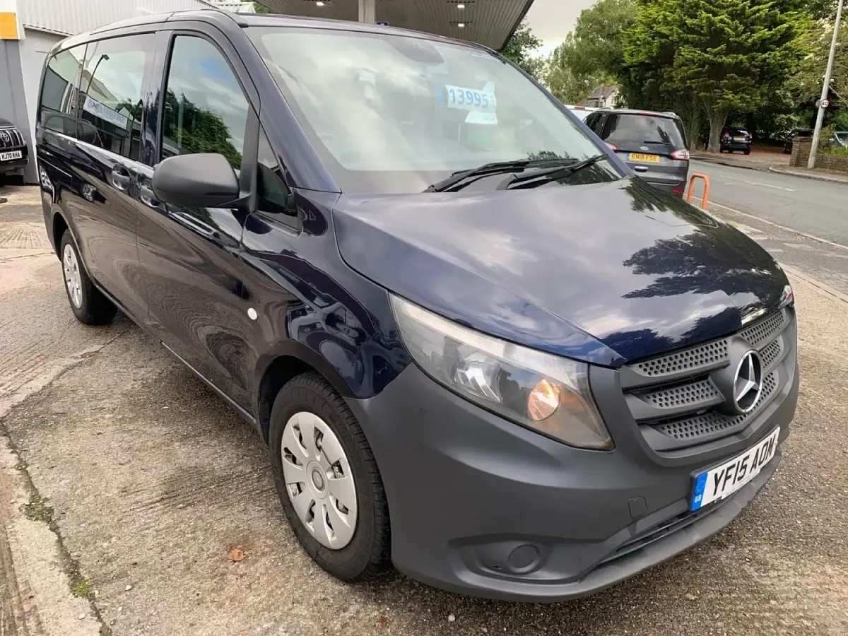 Begagnad Mercedes Vito 140 HK (102 kW) 2015 Blå Van