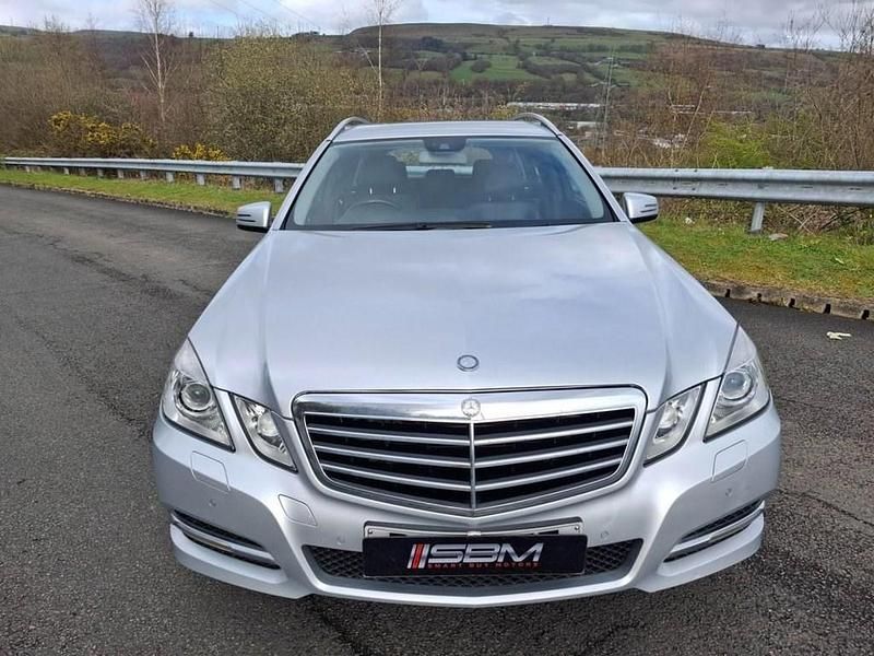 Usado Mercedes E350 Avantgarde 265 HP (194 kW) 2012 Prateado Carrinha