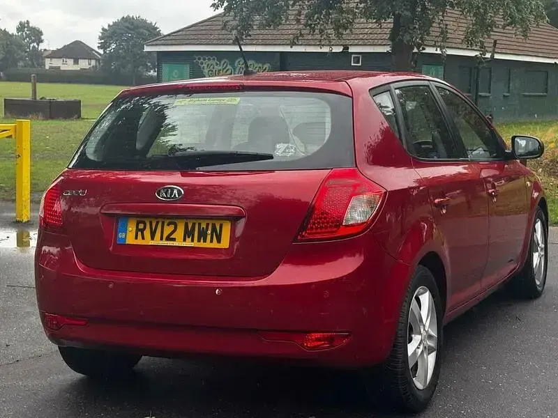 Used Kia Ceed 124 HP (91 kW) 2012 Red Hatchback