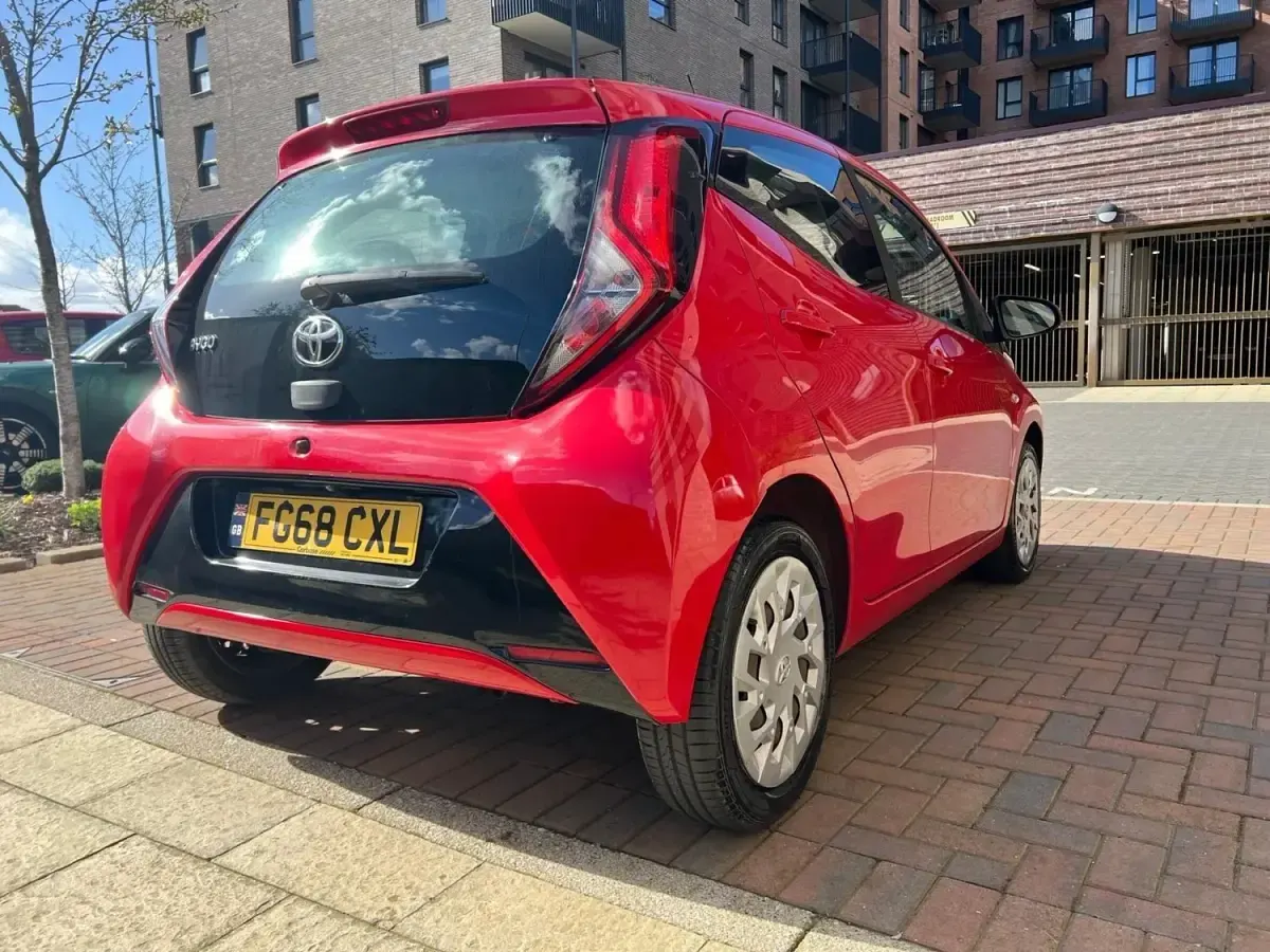 Usado Toyota Aygo X-play 2018 Vermelho Citadino