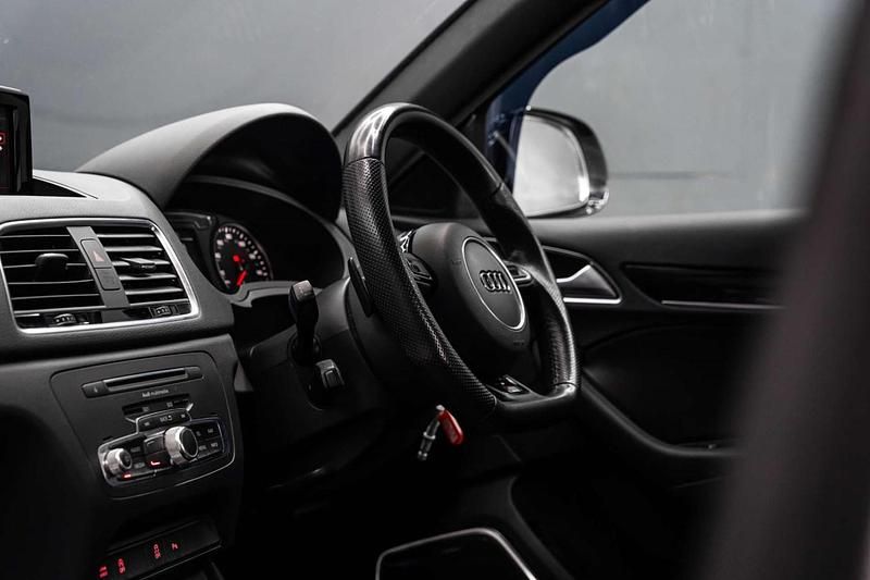 Begagnad Audi Q3 Black Edition 180 HK (132 kW) 2017 Vit SUV