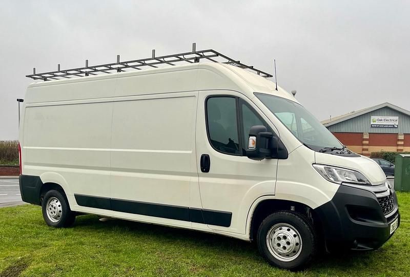 Used Citroën Relay 140 HP (102 kW) 2019 White Van