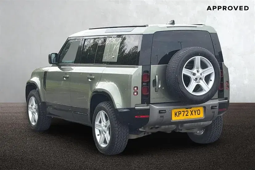 Used Land Rover Defender SE Dynamic 249 HP (183 kW) 2022 Pangea green Estate
